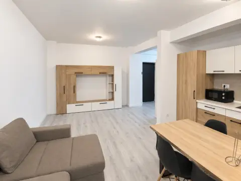 De închiriat apartament cu 2 camere, decomandat, complex Alexanderman, Suceava