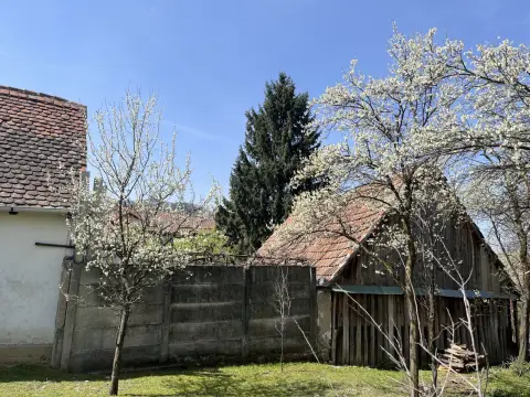 Teren Poplaca centru, cu utilități, 789 mp, împrejmuit