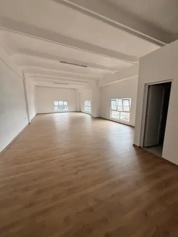 Spațiu comercial de închiriat