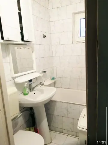 ageuropa.ro vinde ap. 2 cam. etaj 3 în Solidarității.