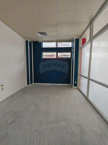 Spațiu de birouri ultracentral ideal pentru echipe mari/sediu firmă