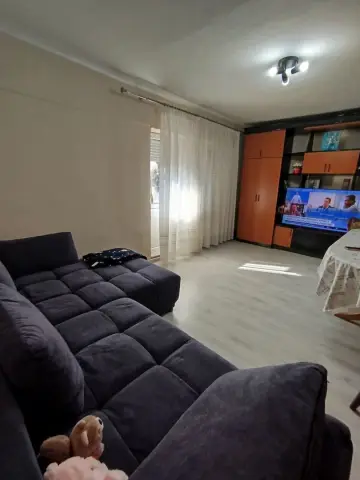 BRASADAS vinde ap 3 cam Carpați 2 etaj 1/4.