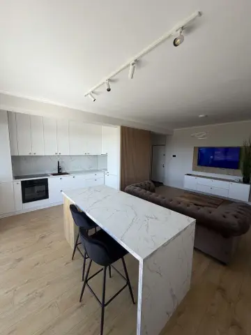 BRASADAS vinde ap Modern 2 cam 65 mp Bloc Nou Semicentral.