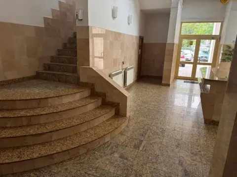 BRASADAS inchiriaza ap 3 cam birou/locuit - terasa - Unirii.