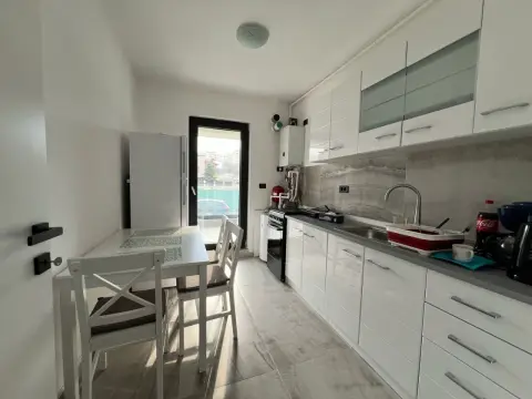 BRASADAS închiriază ap 2 cam etaj 2/5 ROKA RESIDENCE