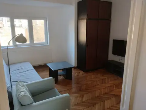 BRASADAS închiriază garsoniera la etajul 1/3 - Unirii.