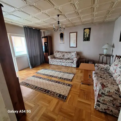 Inchiriere 2 camere rond alba iulia/bd decebal 520 euro