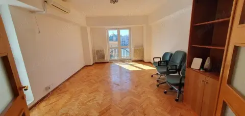 Ag BRASADAS închiriază 4 cam 100mp etaj 6/8, Pta Unirii.