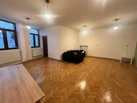 Ag BRASADAS închiriază BIROU 4 cam 120 mp Piaţa Romană.
