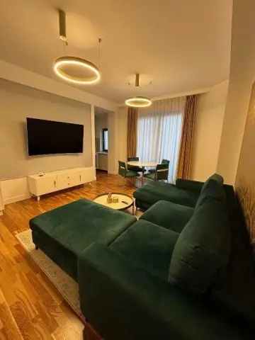 Apt 2 cam Victoriei, design interbelic şi finisaje de lux.