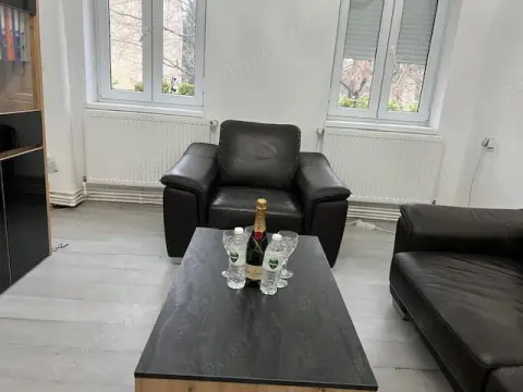 Ag BRASADAS închiriază BIROU 2 cam etaj 1 Calea Victoriei.