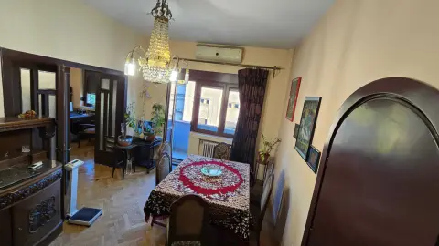 Apartament în bloc interbelic - 3 Camere - 2 balcoane - 203.000 €