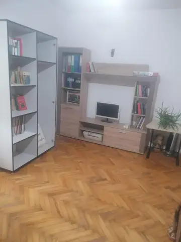 Vand apartament 3 camere langa policlinica Malcoci