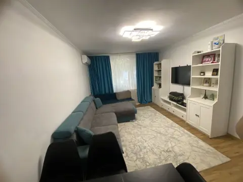 Vând apartament