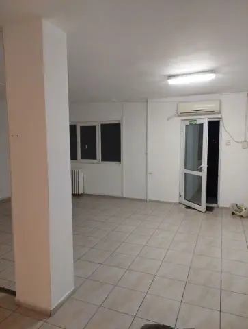 Apartament 3 camere..Pt locuit sau spatiu comercial, sediu, zona Victor