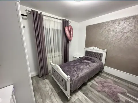 Vand ap 3 camere zona Big Cora Bratianu