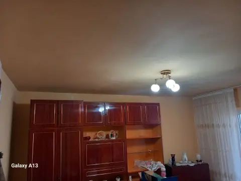 ageuropa.ro vinde ap 3 cam DECOMANDATE 90mp la etajul 3 în Micro 16.