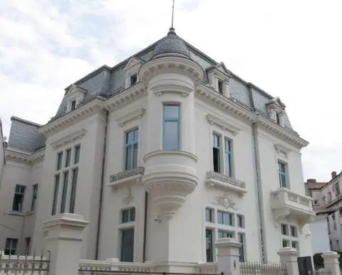 BRASADAS închiriază vila 21 cam UNIRII Birouri exclusive.