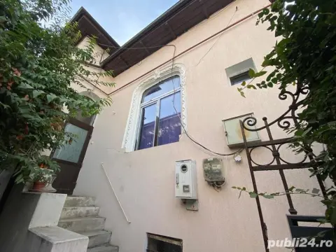 Casa rond Cosbuc (Piata Regina Maria)