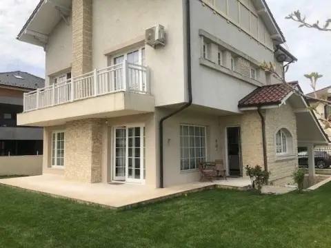 Casa individuala langa lacul Straulesti cu mutare imediata. Direct proprietar