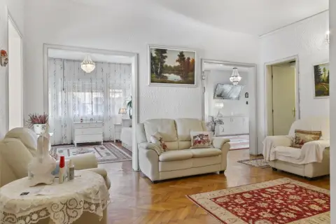 Vând apartament lux