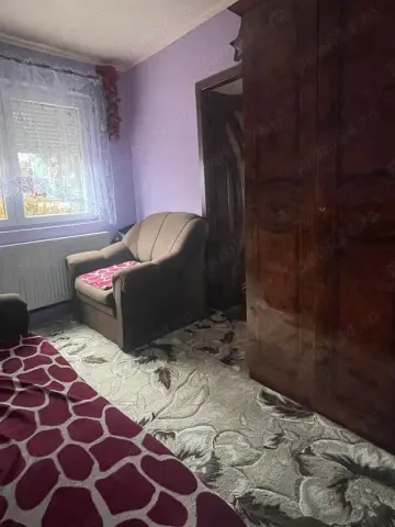BRASADAS vinde ap 2 cam PARTER în Solidarității.