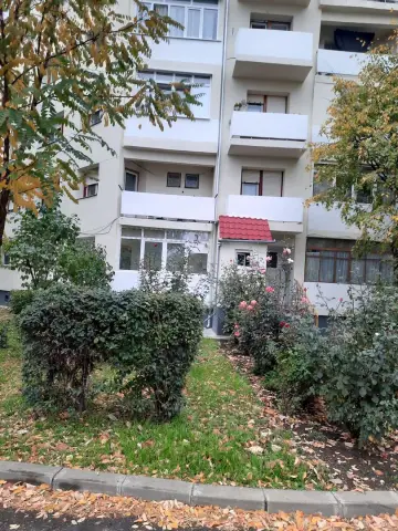 BRASADAS vinde ap 3 cam la PARTER în Micro 16.