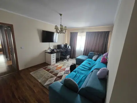 BRASADAS vinde ap 4 cam decomandat cu vedere deosebită