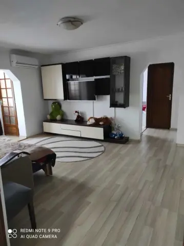 BRASADAS vinde ap 3 camere etajul 3/4.