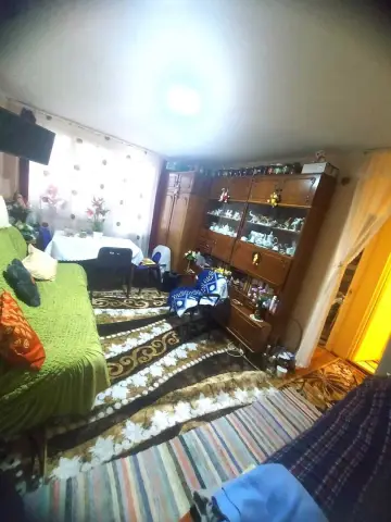 BRASADAS vinde ap 2 cam etaj 4/4 in Carpați 1.