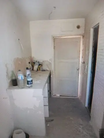 Ag. EUROPA vinde garsoniera din uscătorie la etajul 4 în Micro 17.