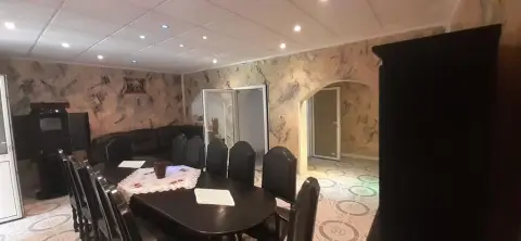 Ag. EUROPA vinde parterul unei case cu 2 etaje în zona Carpați 2.