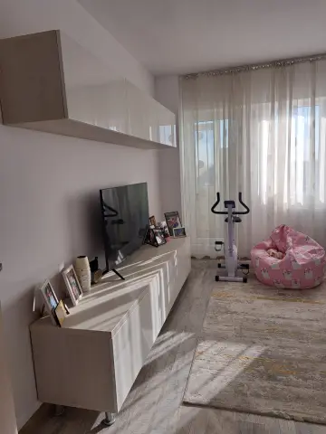 Vand apartament 3 camere complex Adm - Nazuintei - Leroy Merlin