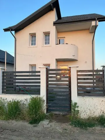 Sau/închiriez casa P+1E capătul Comunei Berceni Mănăstirea Sf. Treime
