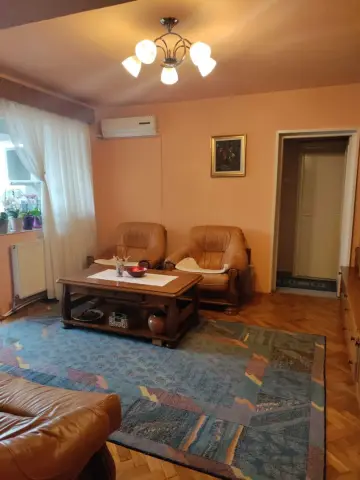 BRASADAS vinde ap 3 cam etaj 6 Careiului Micro 16.