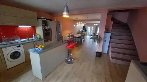 BRASADAS vinde casa tip duplex în zona CLOSCA.