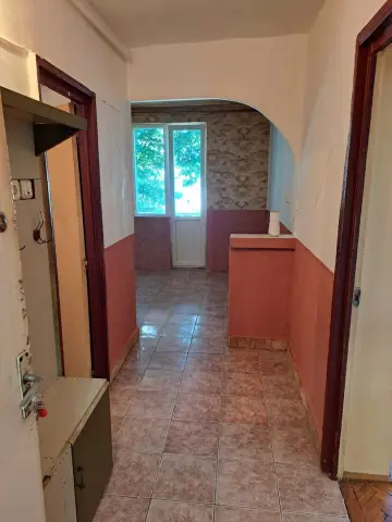 BRASADAS vinde Garsoniera lux 37 mp. Zona Ostrovului.