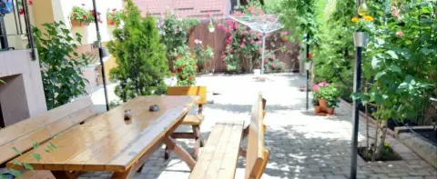 Penthouse cu grădină, beci, magazii, parcare - zona Bucium,