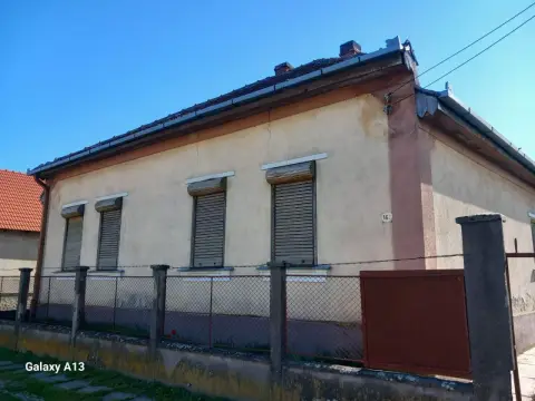 Ag EUROPA vinde casa cu 4 camere si teren de 60 ari in Ambud.