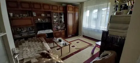 BRASADAS vinde casa in zona Titulescu / schimb apartament.