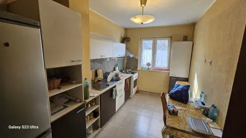 Apartament 4 Camere , et.3/4, Berceni-Racovita
