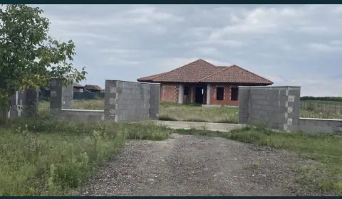 Vand casa la Madaras
