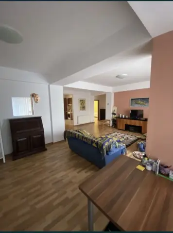 Apartament 3 camere Strada Rodnei