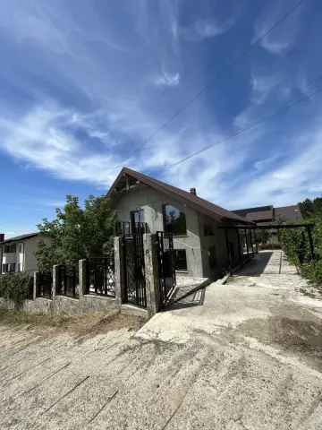 Vand casa in Bucium cu vedere la oras
