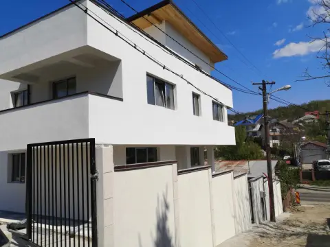 Imobiliare, Vând Apartament Iași 4 camere in vila noua, aproape de UMF