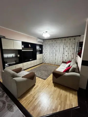 Vand apartament 4 camere