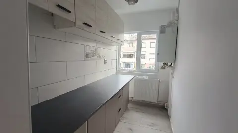 BRASADAS vinde ap 2 cam FINISAT Micro 15 etaj 3/4.