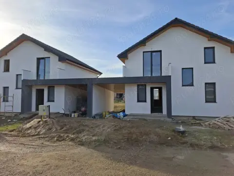 Vand casa tip P+M Martinesti
