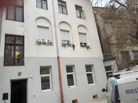 BRASADAS închiriază ap 2 cam etaj 1/2 in vila pe Victoriei.