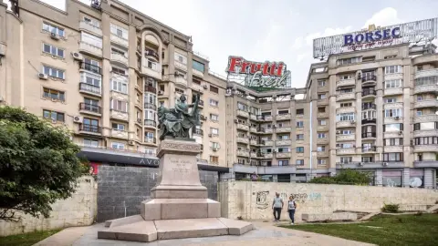Închiriez apartament 5 camere, Piața Unirii-FÂNTÂNI